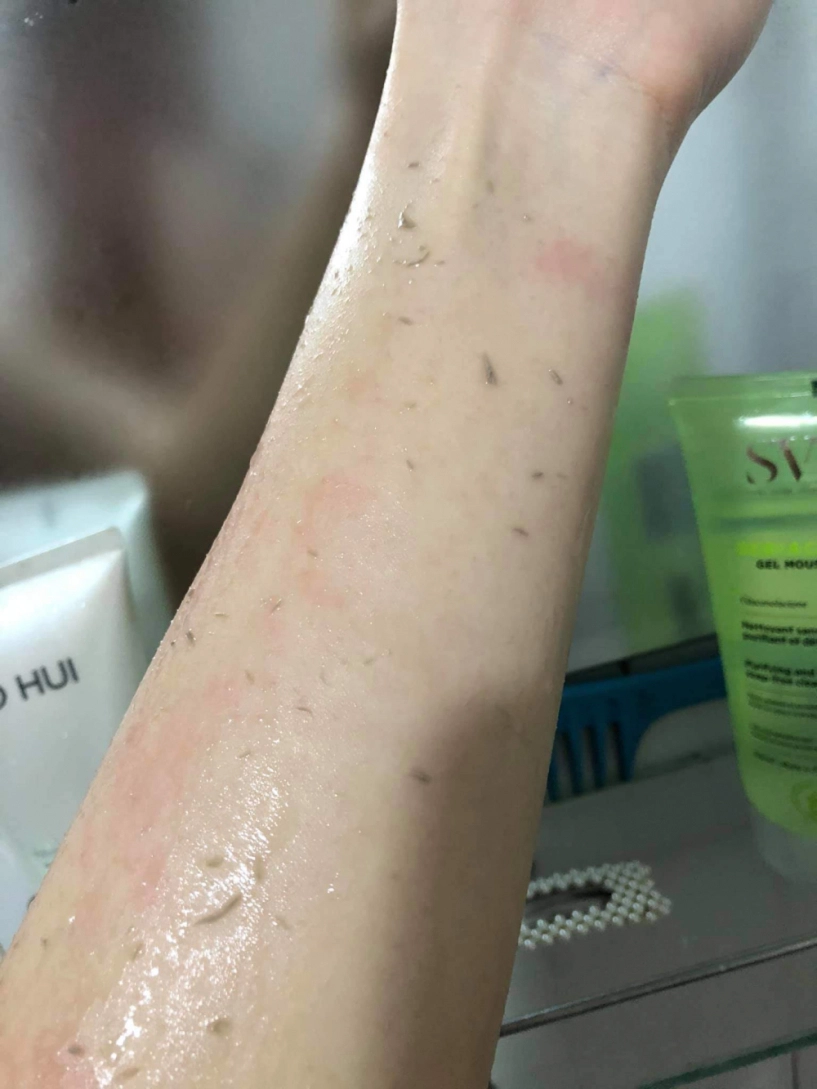 Rẻ-đẹp-dễ chị em mách nhau mua hòn đá tẩy da chết giá 10k tắm xong giảm 2kg - 4