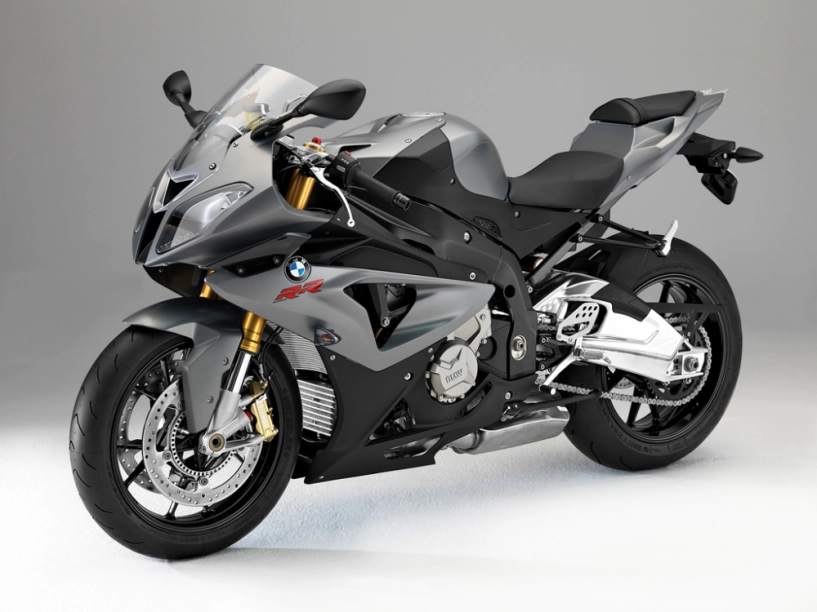 Tại sao cá mập s1000rr 2009 - 2019 lại có thiết kế mắt lé bất đối xứng - 6