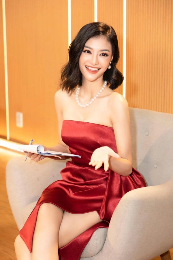 Thực hư chuyện nàng á hậu xinh đẹp bất ngờ phẫu thuật thẩm mỹ ngay tết - 3
