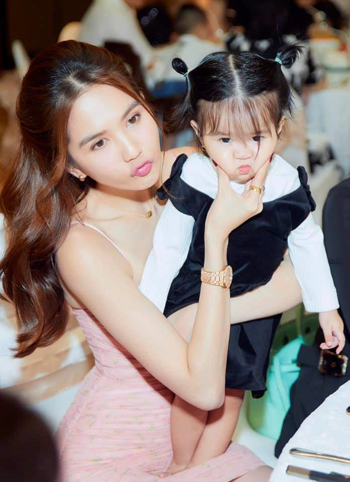 U40 làm mẹ bỉm 2 con chị gái ngọc trinh tiêu 500 triệutháng vóc dáng nóng bỏng chẳng kém em - 6