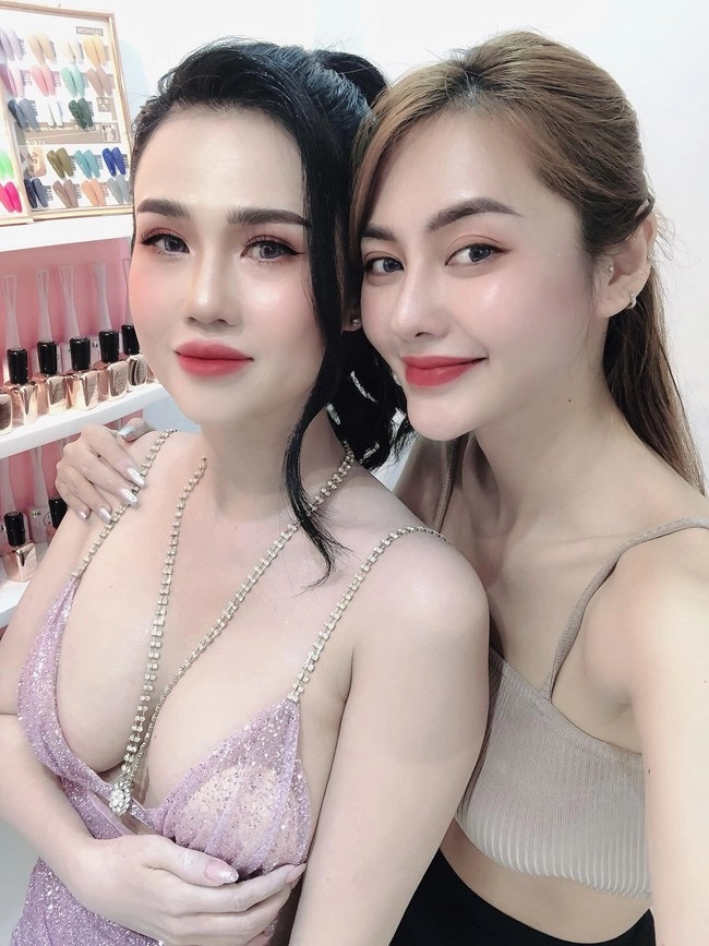 U40 làm mẹ bỉm 2 con chị gái ngọc trinh tiêu 500 triệutháng vóc dáng nóng bỏng chẳng kém em - 12