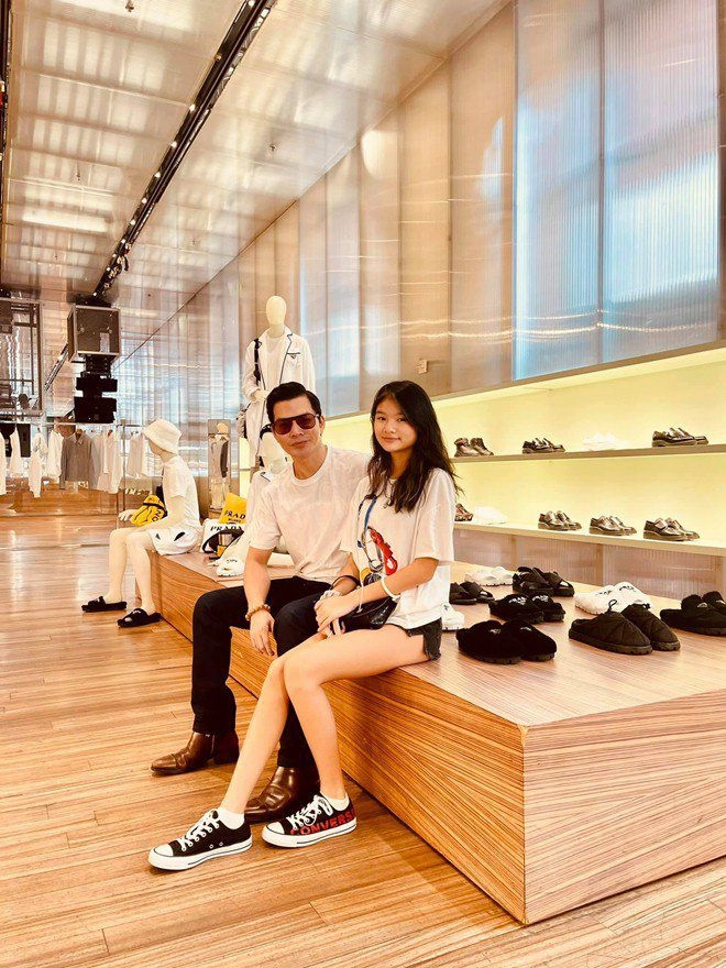 2 tháng mắc kẹt ở mỹ con gái trương ngọc ánh ngày một sành điệu thần thái chuẩn tây - 6