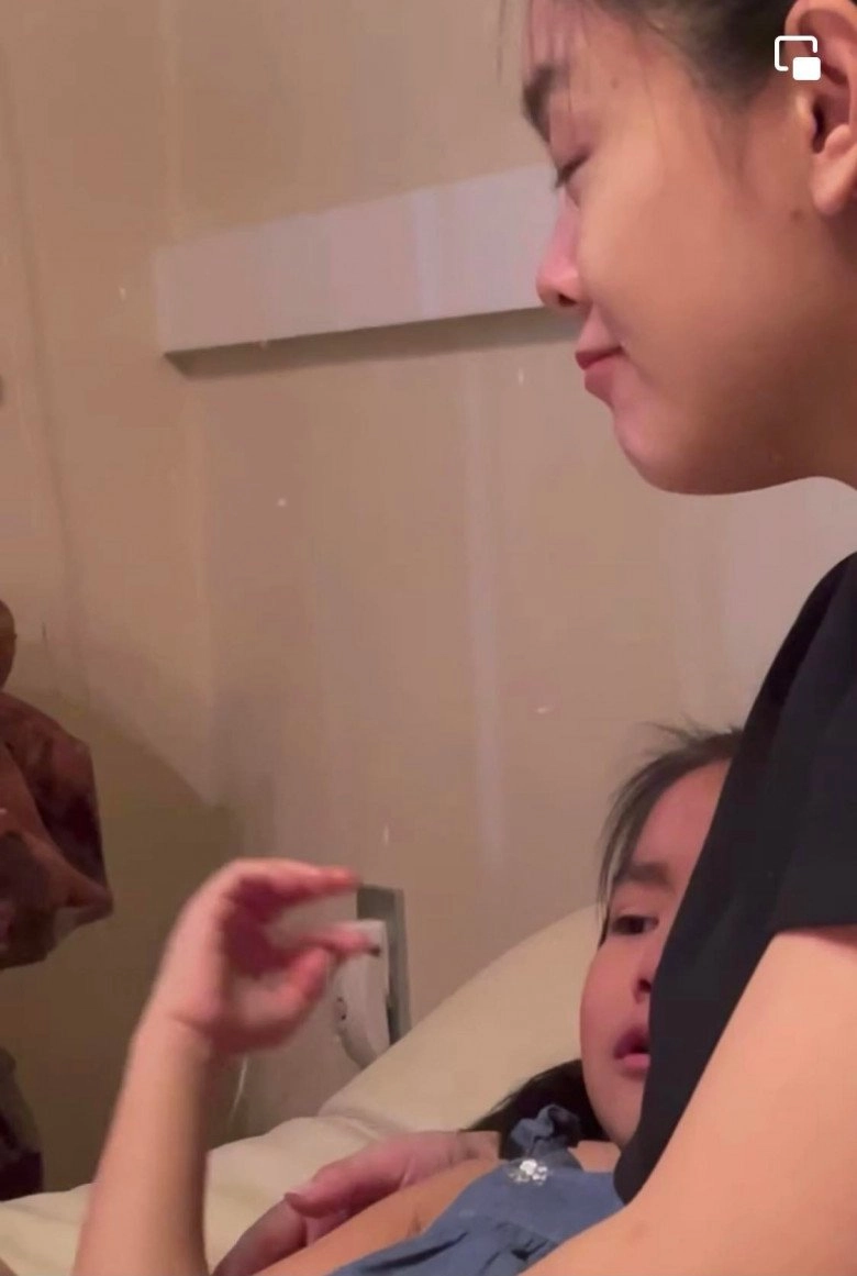 Âm thầm sang mỹ nhiều ngày phạm quỳnh anh bất ngờ đăng clip dỗ con gái nhỏ khóc nức nở - 1