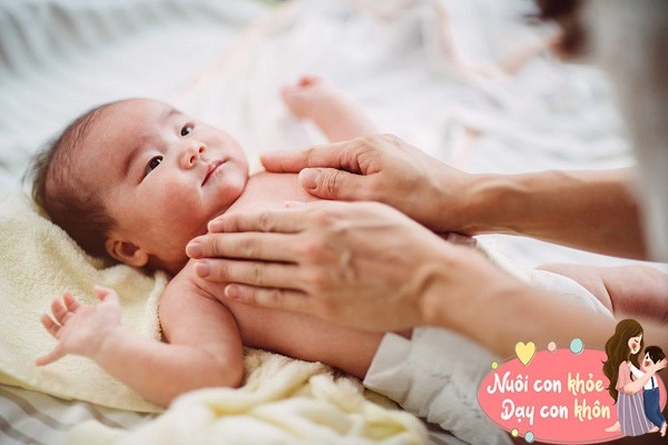 Bé 1 tuổi sốt cao bác sĩ cảnh báo từ dạ dày mẹ cảnh giác để con không ốm vặt - 7