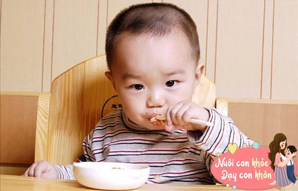 Bé 1 tuổi sốt cao bác sĩ cảnh báo từ dạ dày mẹ cảnh giác để con không ốm vặt - 8