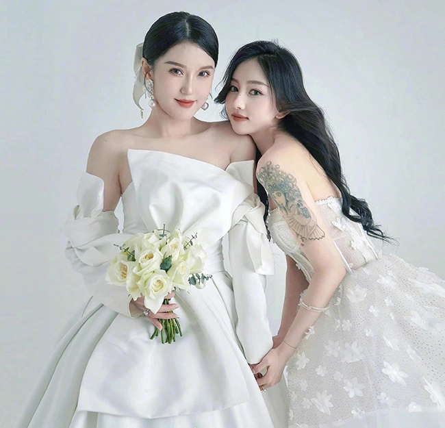Cặp mẹ và con gái gây lú lẫn ai là mẹ ai là con đáp án quá bất ngờ - 3