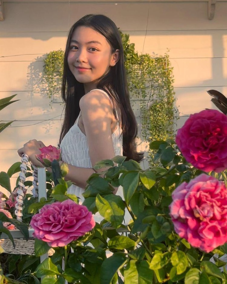 Con gai moi lon lam đieu bang son phan dien vay goi cam quyen linh khong can thiep - 3