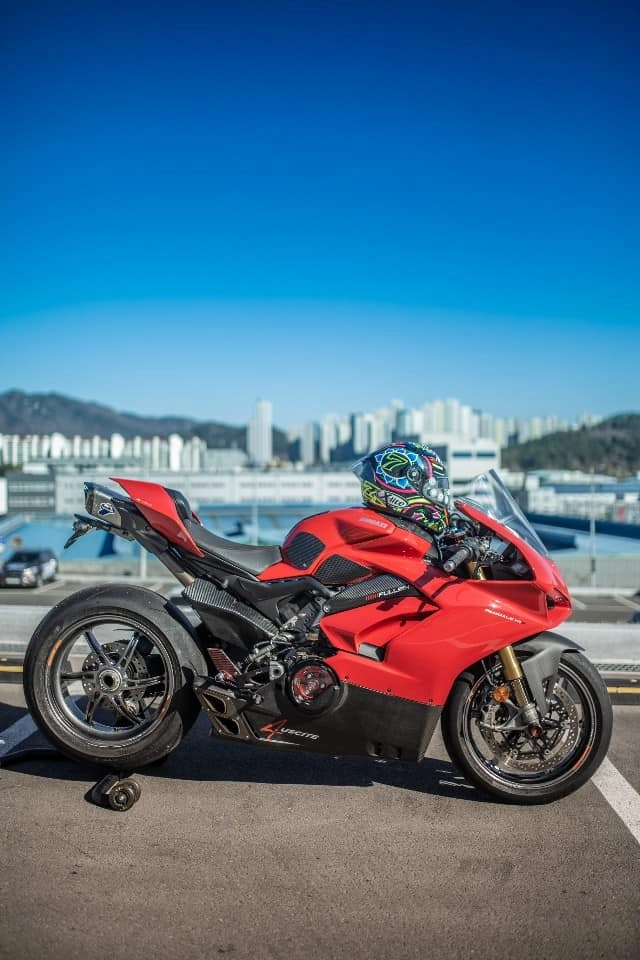 Ducati panigale v4 độ đẹp không tưởng khiến người xem ngỡ ngàng - 9