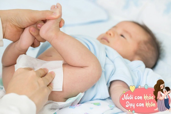 Dùng khăn ướt vệ sinh khiến vùng kín con nổi mẩn đỏ hóa ra nhiều mẹ đã nhầm cách dùng - 3