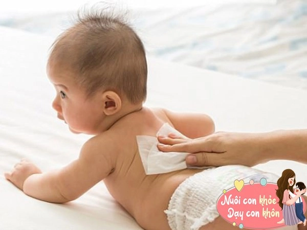 Dùng khăn ướt vệ sinh khiến vùng kín con nổi mẩn đỏ hóa ra nhiều mẹ đã nhầm cách dùng - 8