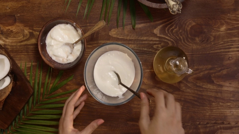 Dưỡng da căng mịn trắng hồng không tì vết với những cách massage mặt bằng dầu dừa siêu đơn giản - 4