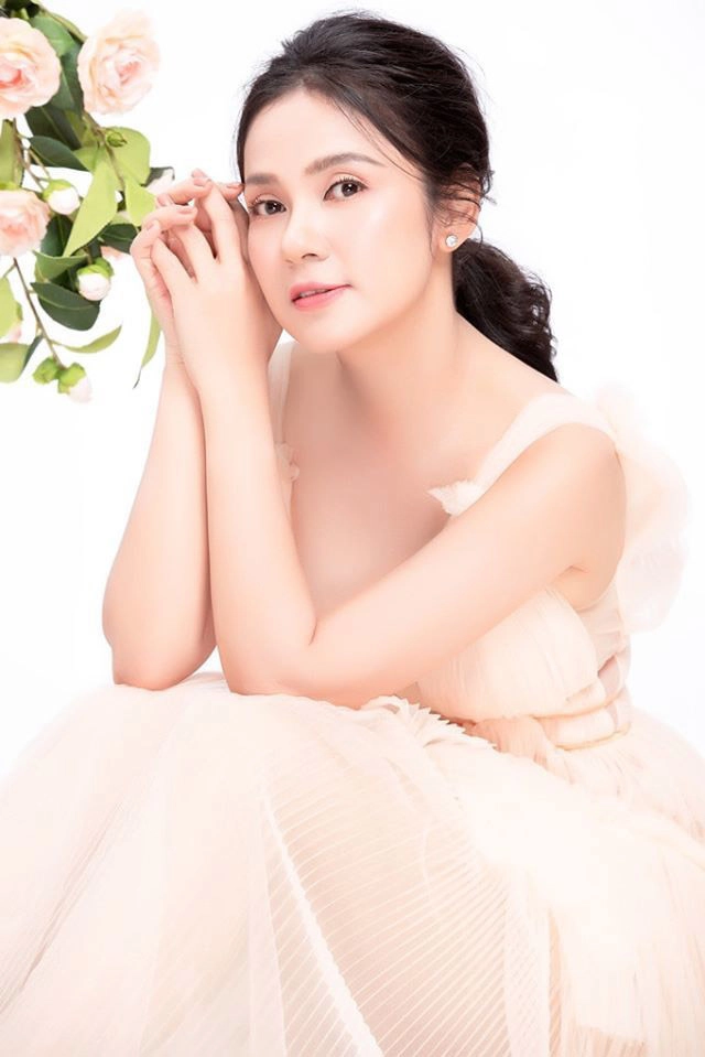 Dv người đẹp tây đô người làm mẹ đơn thân ở biệt thự 2500m2 người nuôi con riêng của chồng - 3