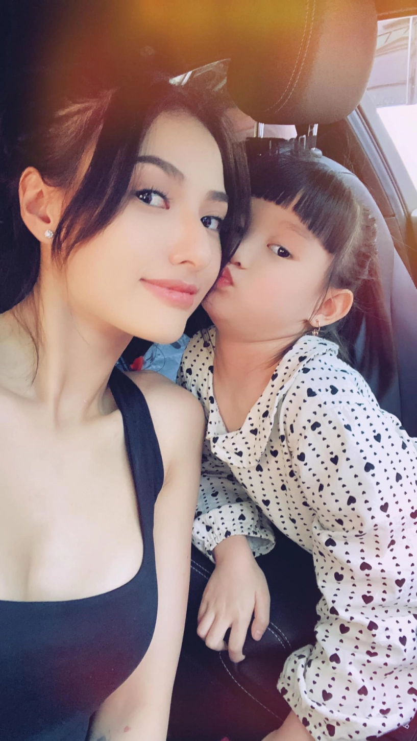 gái hư nổi loạn showbiz một thời làm mẹ đơn thân kín tiếng con gái xinh hệt mẹ - 4