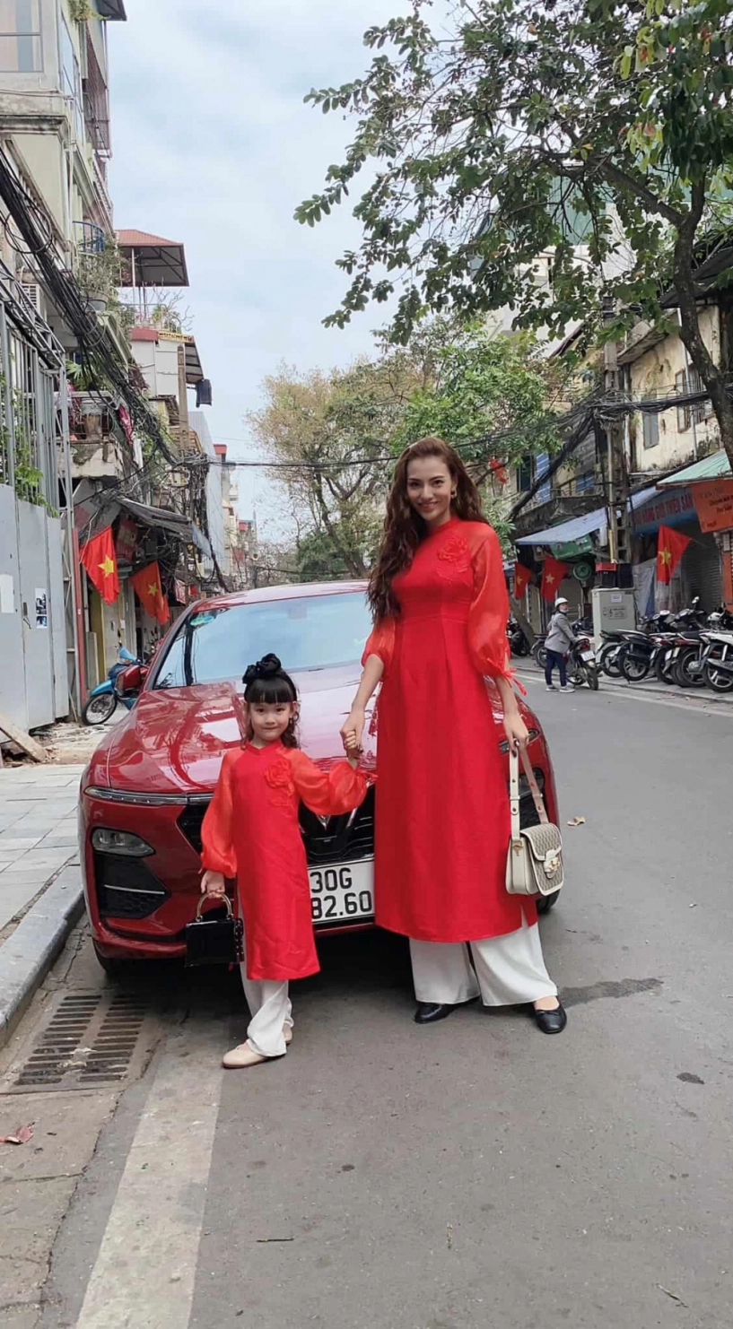 gái hư nổi loạn showbiz một thời làm mẹ đơn thân kín tiếng con gái xinh hệt mẹ - 12