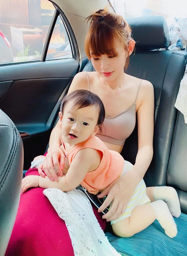 Hội mẹ bỉm sữa khoe ảnh đẹp gợi cảm bên con khiến các ông chồng ghen nóng mặt - 6