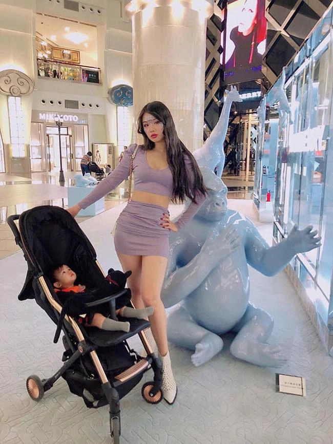 Hội mẹ bỉm sữa khoe ảnh đẹp gợi cảm bên con khiến các ông chồng ghen nóng mặt - 9