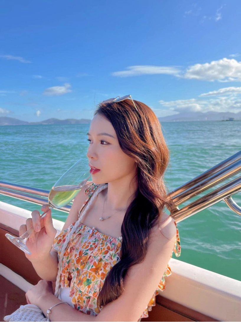 Hotgirl có tài sản 50 tỷ kêu cứu vì bị lột da chị em đi biển nên cẩn thận - 2