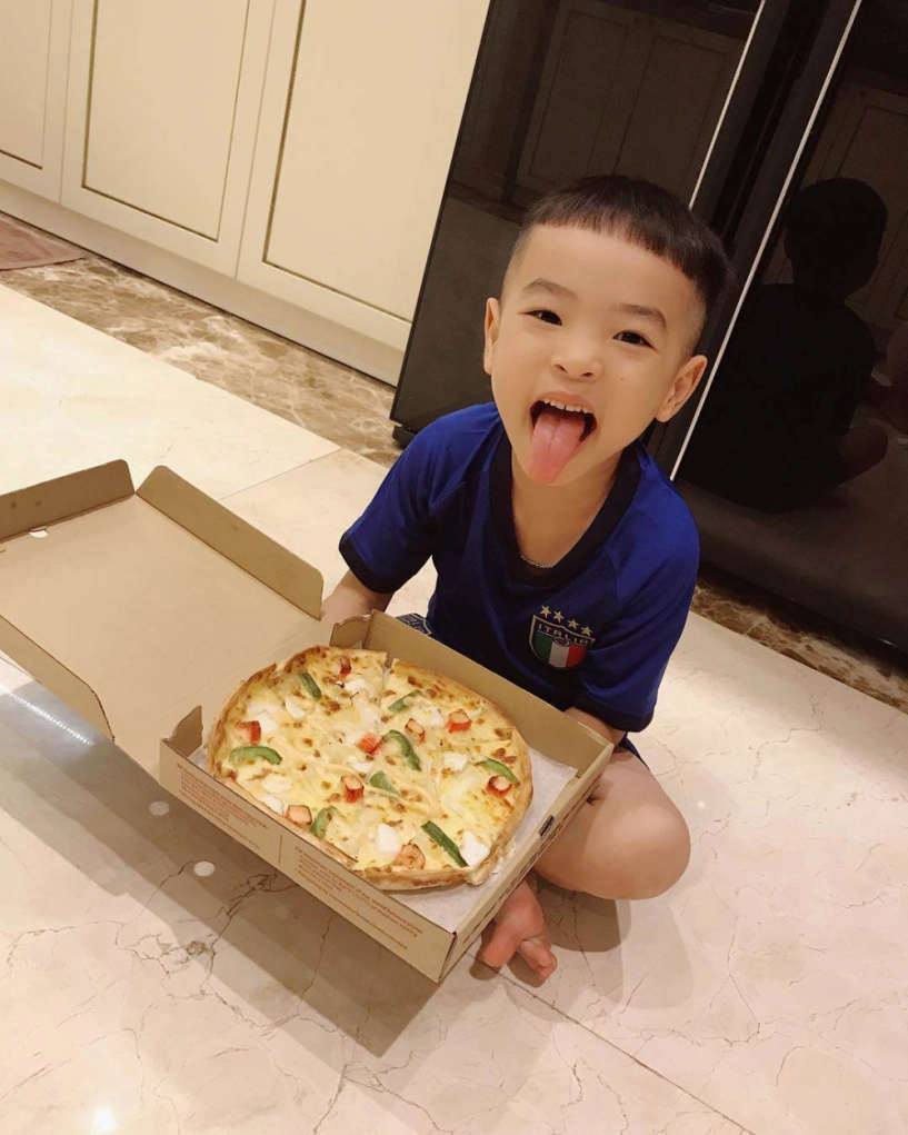 Ít người biết trước khi có 2 con ở mỹ phạm hương từng nuôi 1 cậu bé ở việt nam - 11