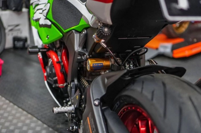 Kawasaki zx-6r độ bốc lửa trong diện mạo racing - 7