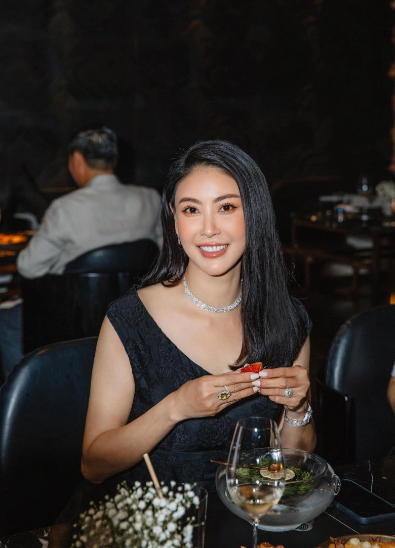 Không nhận ra nhan sắc hà kiều anh khi theo trend trang điểm mắt chớp chớp - 9