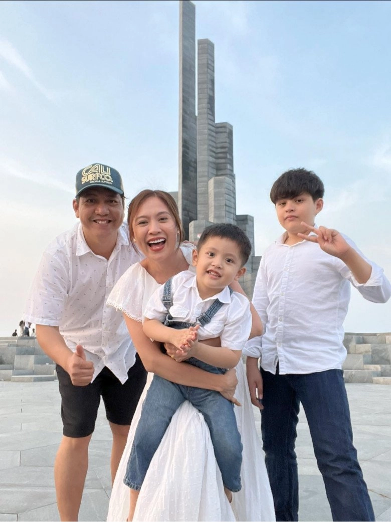 Lần đầu gặp con thanh thúy hốt hoảng sao nó xấu dữ vậy đứa trẻ giờ điển trai y bố - 14