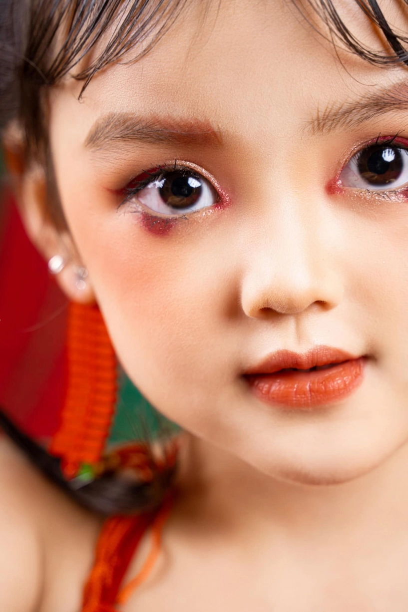 Mẫu nhí 4 tuổi thu nhập 30-50 triệutháng mẹ bé nói gì khi cđm e ngại make-up hư da - 9