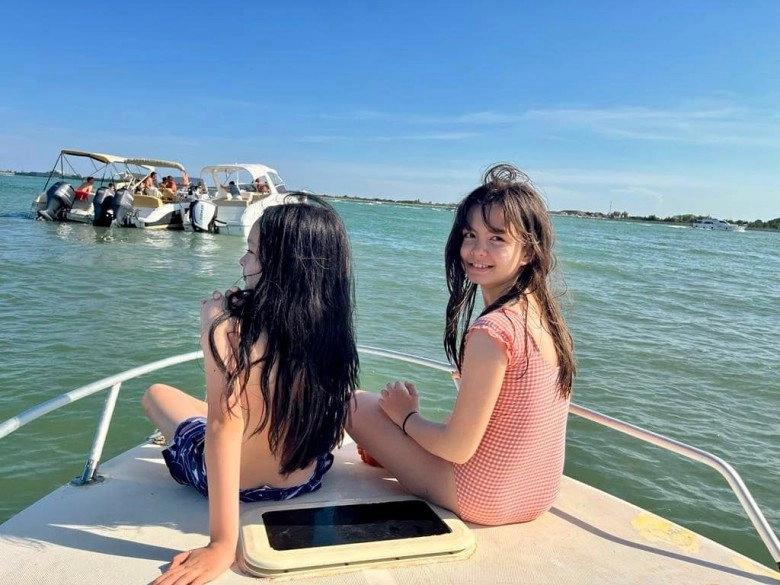 Nhìn không ra con gái lai tây của hồng nhung ở mỹ lớn phổng phao như thiếu nữ - 1