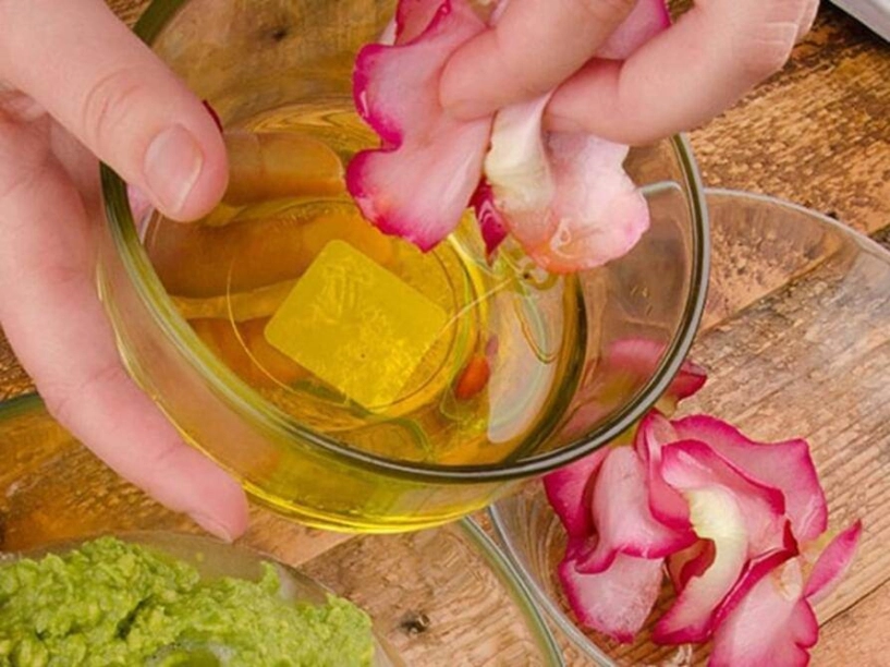 Se khít lỗ chân lông dưỡng da cấp ẩm nhờ cách làm nước hoa hồng siêu đơn giản tại nhà - 4