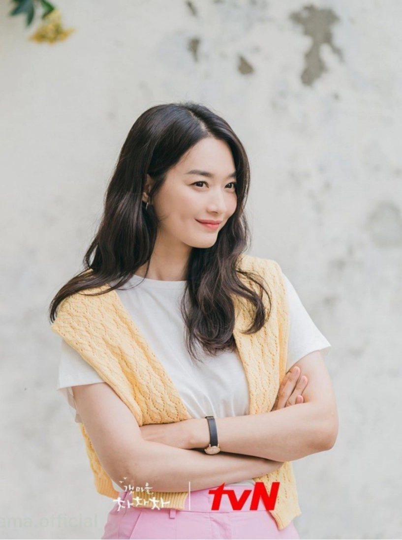 Shin min ah lên phim mặc nhàng nhàng xả vai liền thách thức mốt diện xuyên thấu - 7