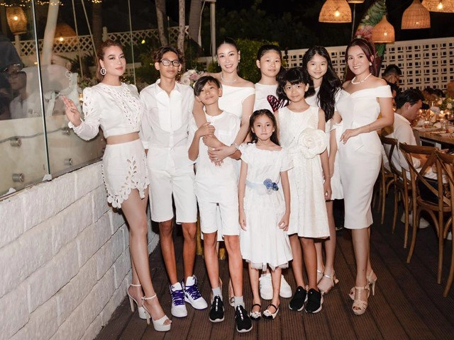 Con gái bình minh du lịch singapore ăn diện giản dị nhưng vẫn nổi bật với chiều caogần bằng bố 1m84 - 11