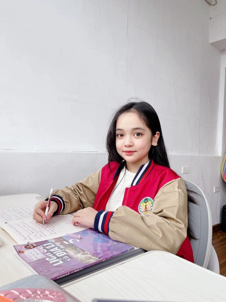 Vân trang thương ngày nắng về là mẫu nhí xinh như búp bê thần thái ngày càng thăng hạng - 5