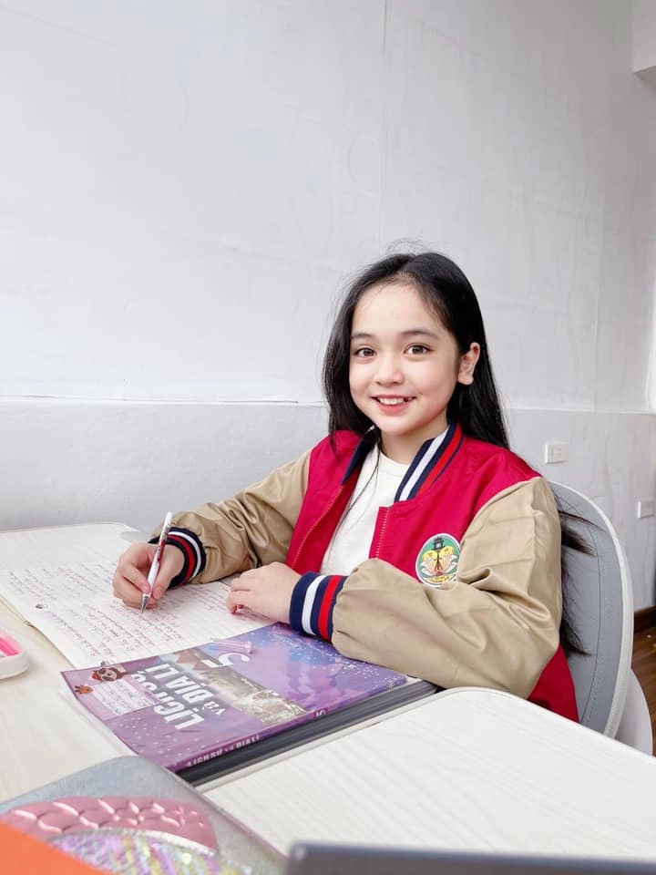 Vân trang thương ngày nắng về là mẫu nhí xinh như búp bê thần thái ngày càng thăng hạng - 6