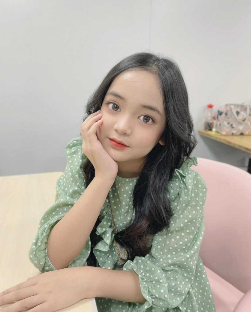 Vân trang thương ngày nắng về là mẫu nhí xinh như búp bê thần thái ngày càng thăng hạng - 7