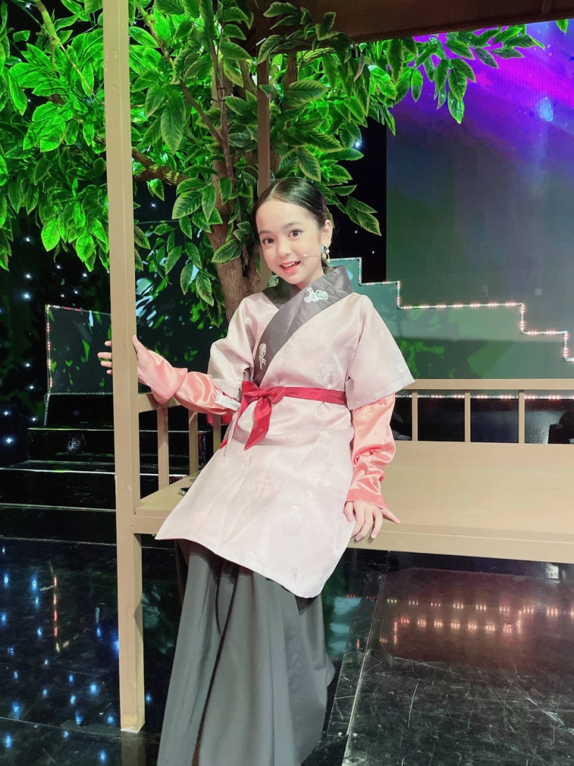 Vân trang thương ngày nắng về là mẫu nhí xinh như búp bê thần thái ngày càng thăng hạng - 10