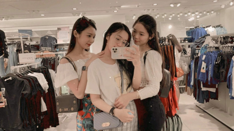 Vợ anh vi cá quách ngọc tuyên làm mẹ bỉm được chồng hơn 16 tuổi chở đi thi tốt nghiệp - 8