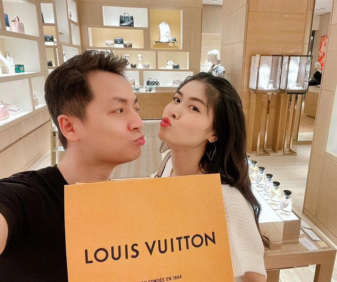 Xưa thuê nhà 3 triệu đồngtháng fangirl sinh 2 con được nam ca sĩ tặng nhà 10 tỷ - 12