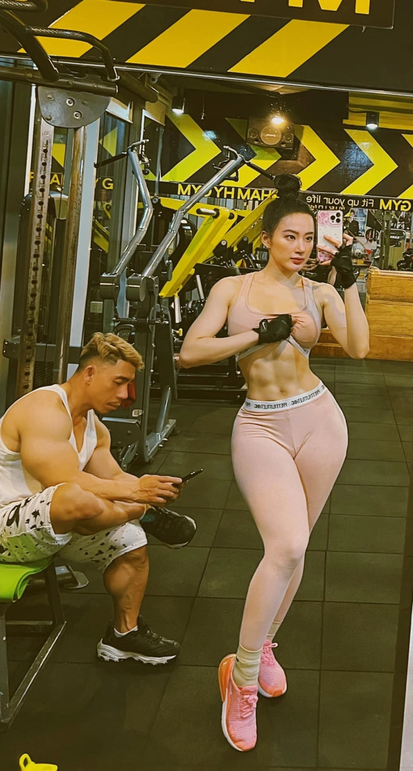 Angela phương trinh lại tạo dáng khoe mông 1 mét bộ phận bóng nhẫy mồ hôi chiếm sóng - 2