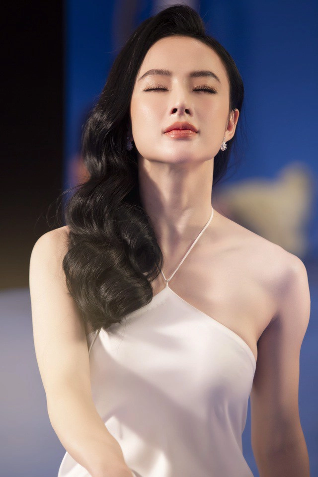 Angela phương trinh lại tạo dáng khoe mông 1 mét bộ phận bóng nhẫy mồ hôi chiếm sóng - 4