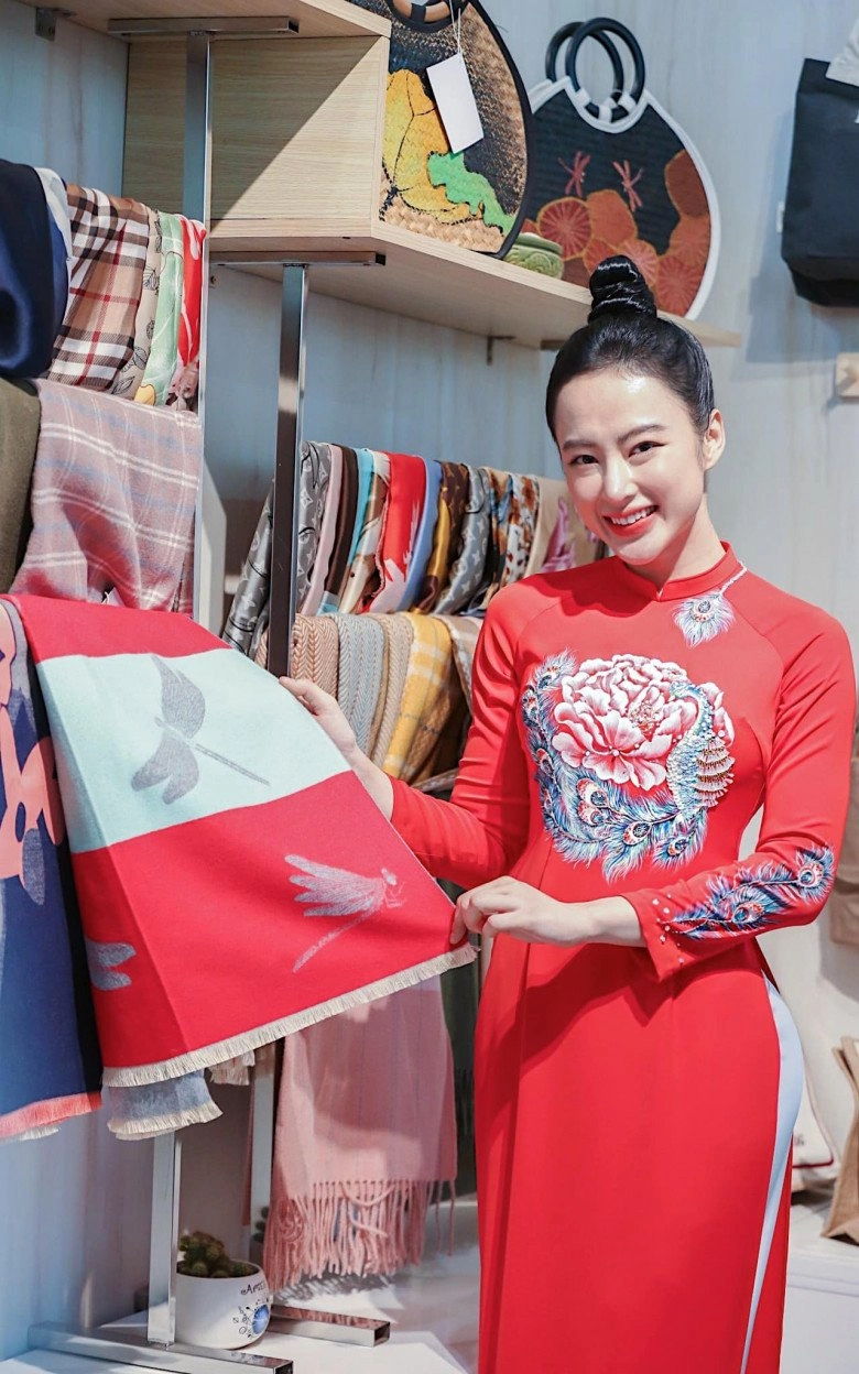 Angela phương trinh lại tạo dáng khoe mông 1 mét bộ phận bóng nhẫy mồ hôi chiếm sóng - 6