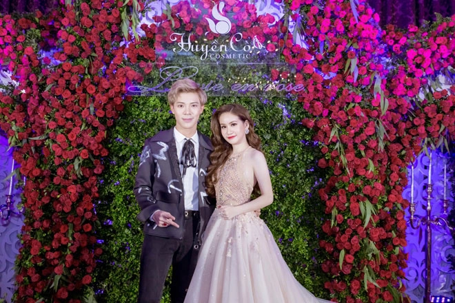 Bích phương idol rủ erik tới chúc mừng huyền cò - cô chủ mỹ phẩm đẹp như hotgirl - 2