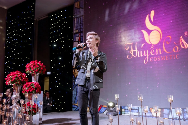 Bích phương idol rủ erik tới chúc mừng huyền cò - cô chủ mỹ phẩm đẹp như hotgirl - 5