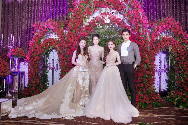 Bích phương idol rủ erik tới chúc mừng huyền cò - cô chủ mỹ phẩm đẹp như hotgirl - 8