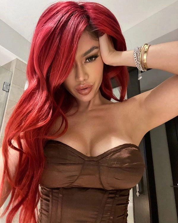 Bom sex gốc việt chỉ thích diện những bộ bikini mỗi khi đi làm - 7