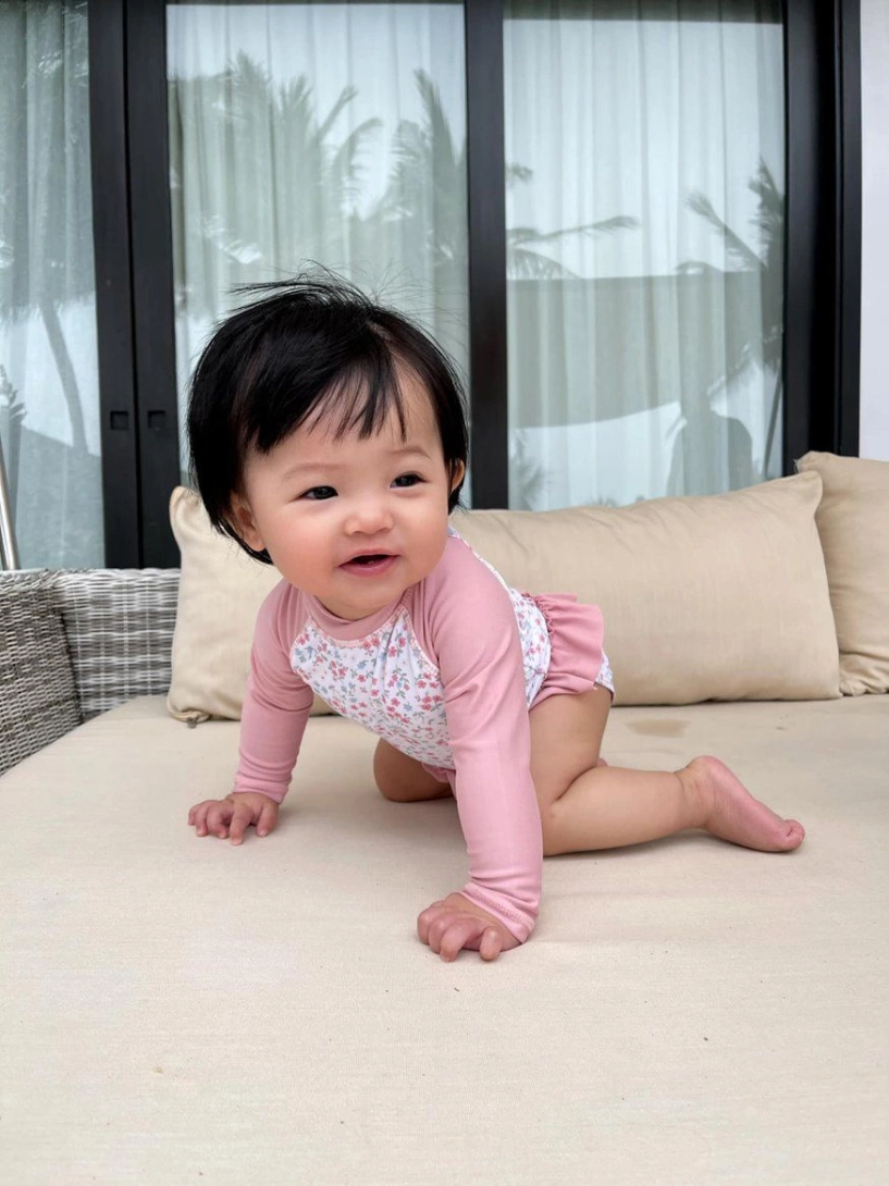 Chập chững biết đi thế lực nhí nhà cường đô la đã diện đồ tạo dáng cực chuyên nghiệp - 16