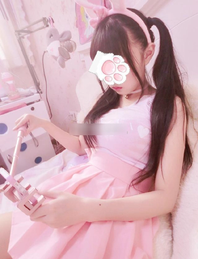 Cô bé tiểu học khoe ảnh nóng trên mạng xã hội thái độ của phụ huynh mới bất ngờ - 6