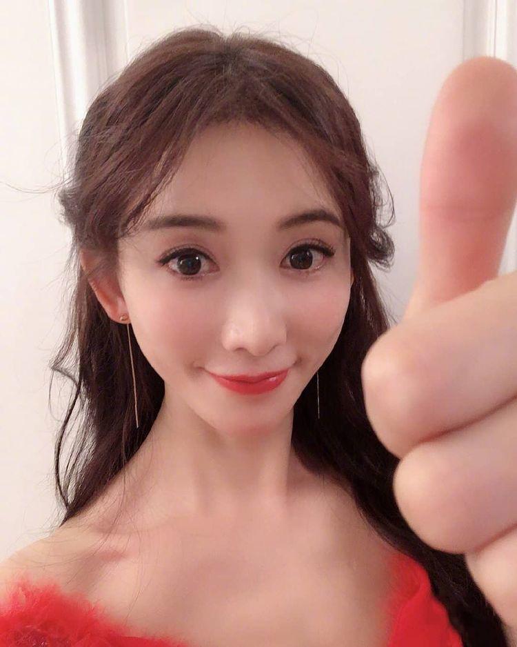 Đệ nhất chân dài đài loan lâm chí linh mặt cứng đờ vì tiêm botox lố tay - 8
