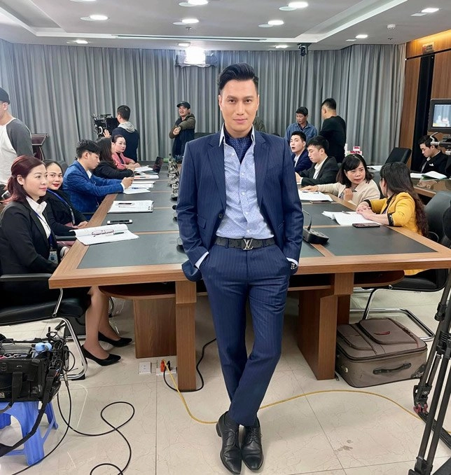 Đẹp trai ngời ngời nhưng nam diễn viên vẫn quyết đập mặt xây lại chỉ vì lý do này - 24