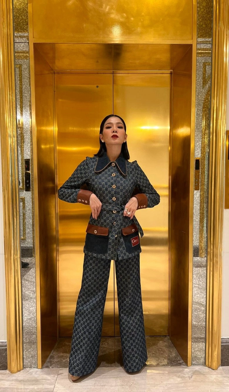 Đi chấm thi miss world vietnamlệ quyên lọt thỏm giữa dàn hoa hậu vẫnnổi bật nhờ mặclạc quẻ - 3