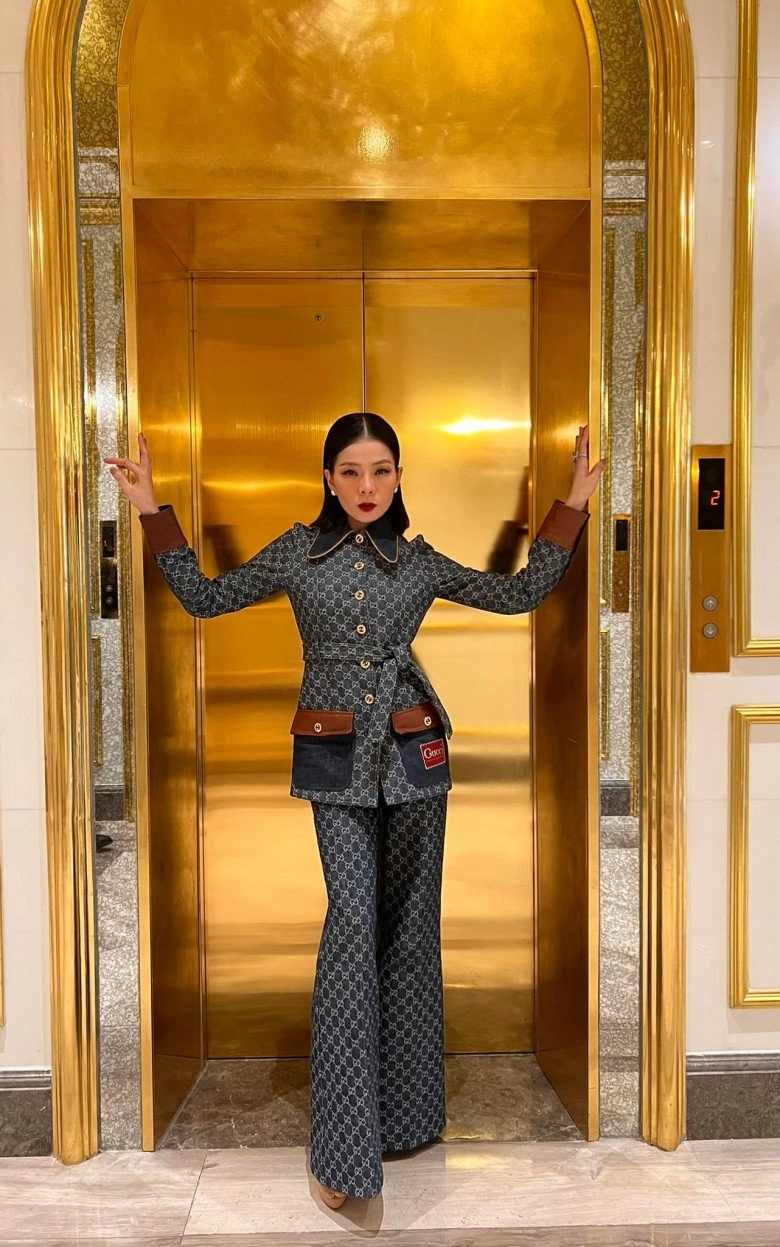 Đi chấm thi miss world vietnamlệ quyên lọt thỏm giữa dàn hoa hậu vẫnnổi bật nhờ mặclạc quẻ - 5