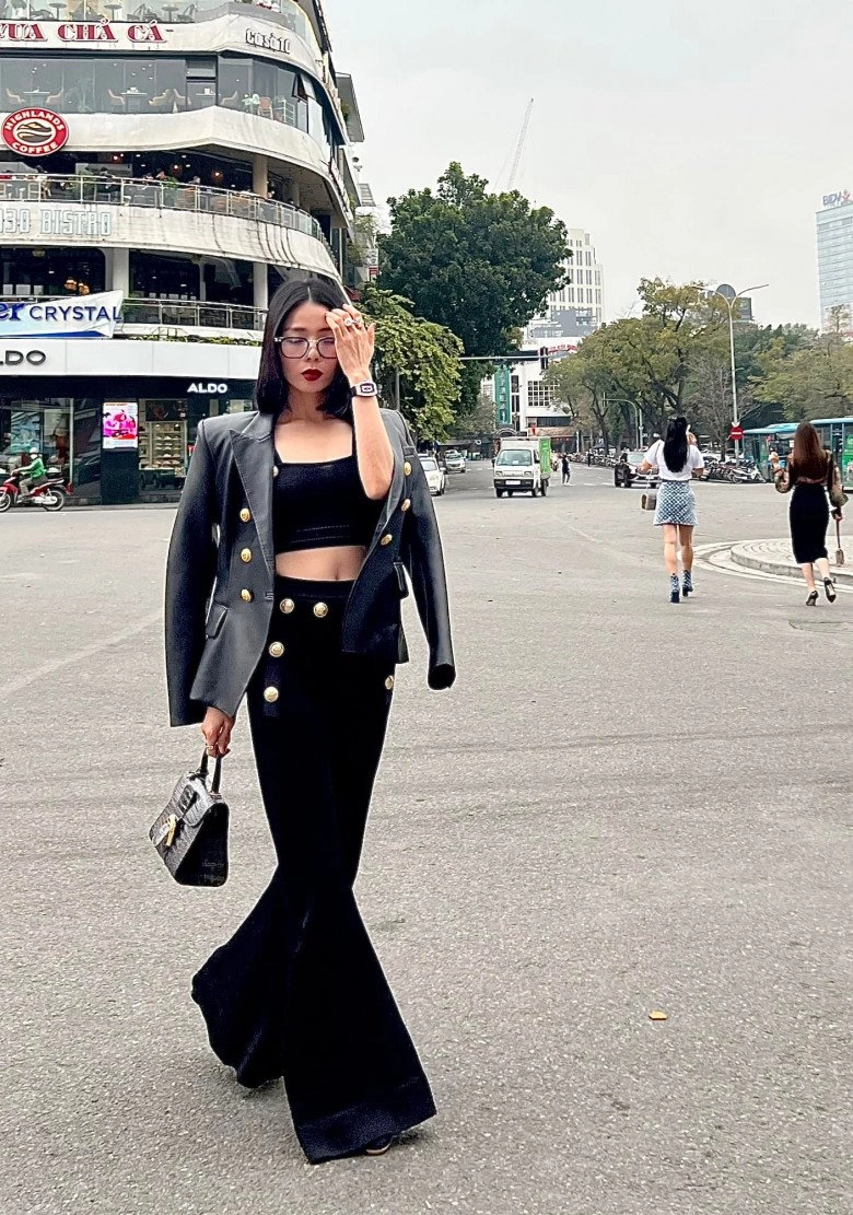 Đi chấm thi miss world vietnamlệ quyên lọt thỏm giữa dàn hoa hậu vẫnnổi bật nhờ mặclạc quẻ - 6